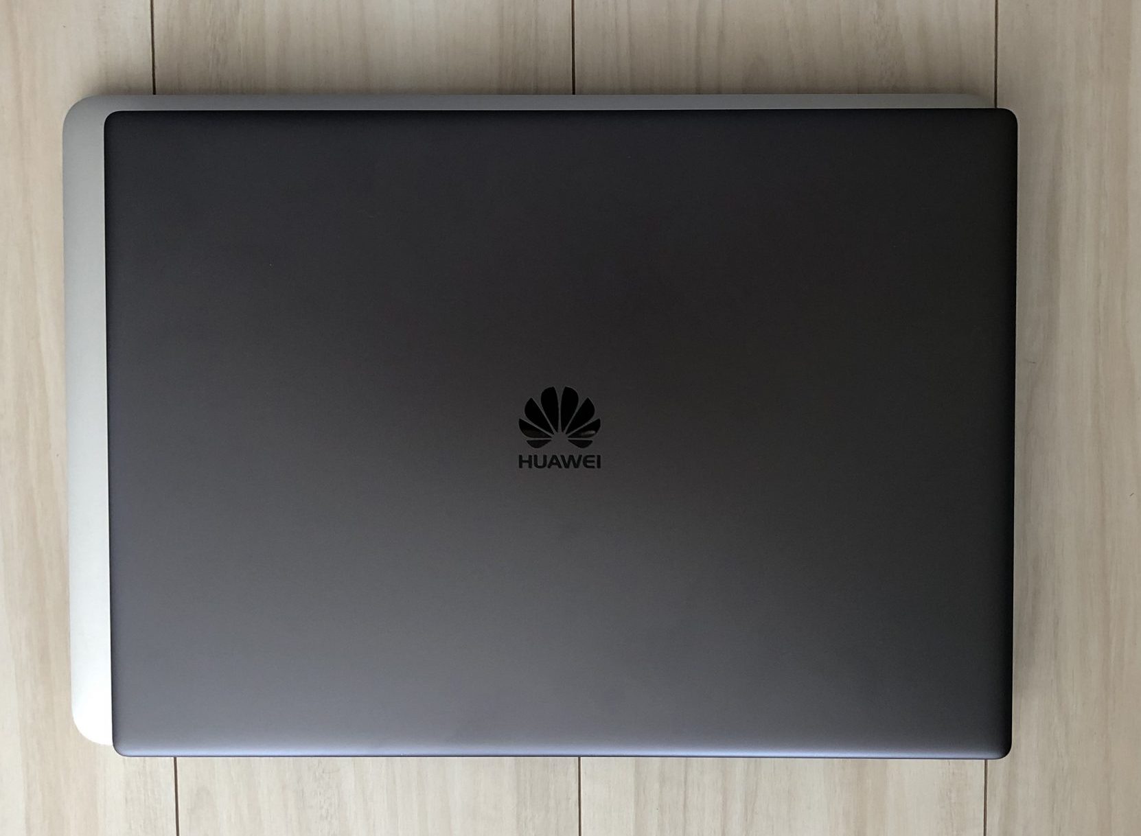 Matebook X proとMacbook Airのサイズ比較 レビュー